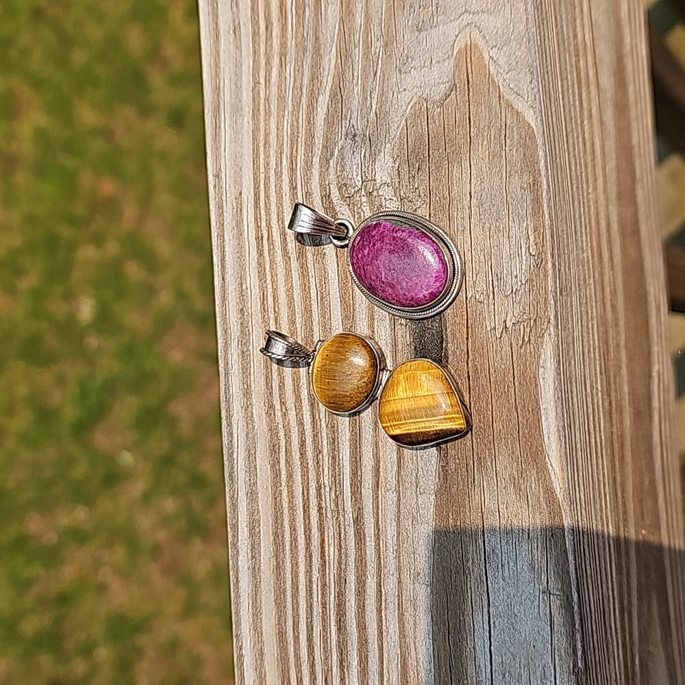 2 pendents